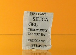 Ask Umbra: What’s up with those ‘DO NOT EAT’ packets in shoeboxes and pill bottles?